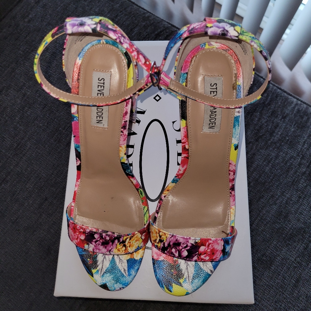 Steve Madden floral block heel sandals
